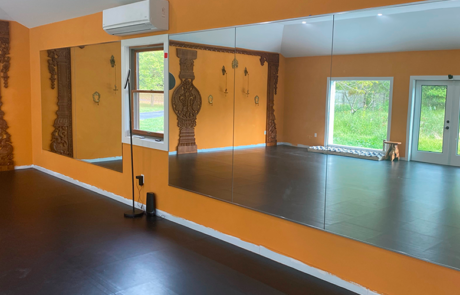 Dance studio mirror installation in Norristown by Jerry Grossman Mirrors